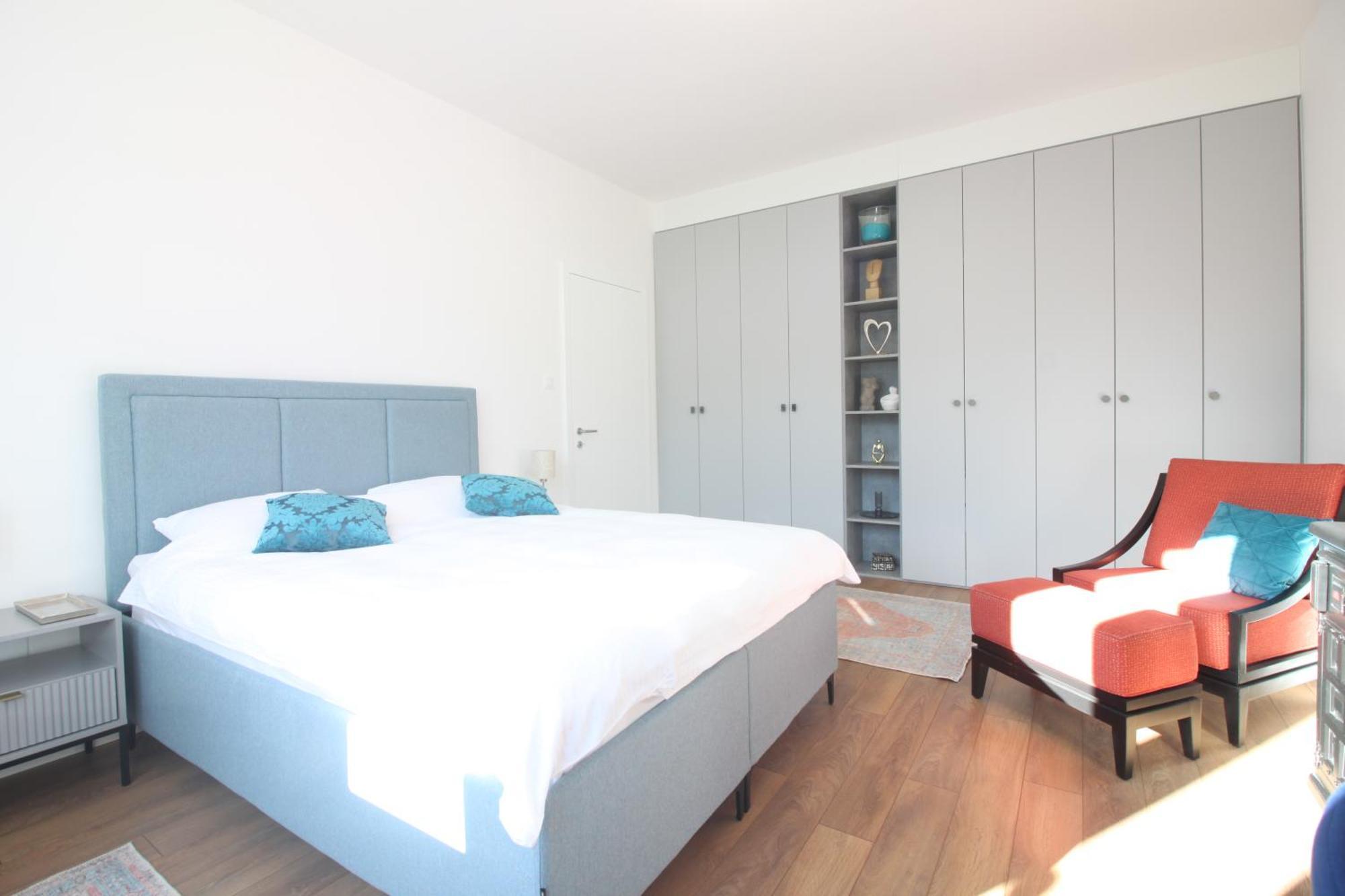 Sunny Apartment *